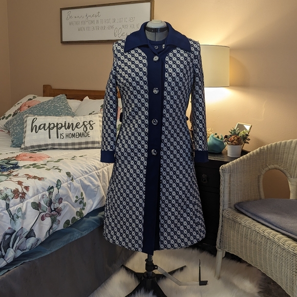 Vintage Jackie Kennedy style blue and white knit coat dress. - Picture 8 of 16